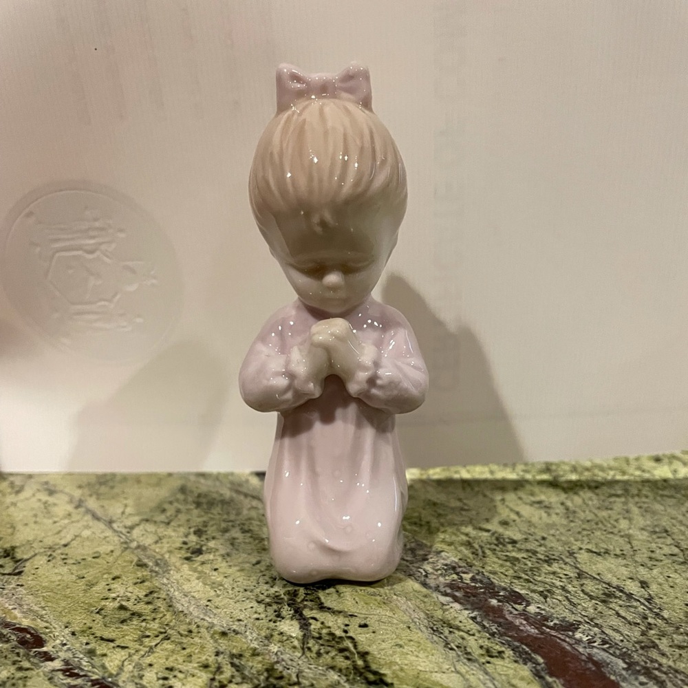 Brand New Porcelain Girl Praying Statue